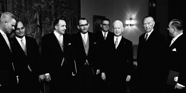 Bundespräsident Heinrich Lübke mit dem 5. Kabinett der Bundesrepublik Deutschland